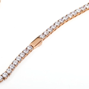 Bracelet tennis en or rose avec zircons blancs ronds et un fermoir à rabat sûr