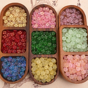 Primer plano de cuentas de trébol de cristal de 10 mm para joyería y collares DIY
