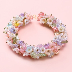Bracelet de perles de camélia en ABS aux couleurs macaron avec fermoir doré