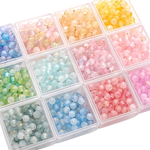 Bunte matte Acrylperlen mit Goldfolie in einer 12er-Sortierbox für DIY-Schmuckherstellung