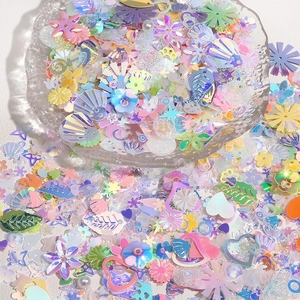 Paillettes macaron iridescenti assortite in varie forme per bricolage e decorazioni