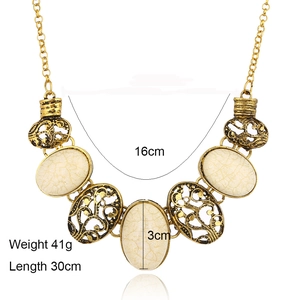 Detail of vintage hollow oval stone necklace with dimensions and weight info