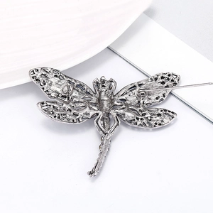 Broche libellule vintage en alliage argenté avec motifs ajourés et vue de l'épingle
