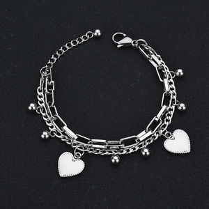 Bracelet double rang en acier titane avec pendentifs cœurs et chaînes maillons
