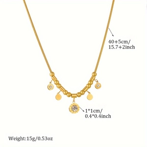 Elegante collana in acciaio al titanio dorato con pendente numeri romani e zircone su catena snake