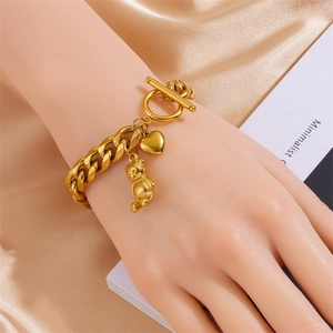 Goldenes Gliederkettenarmband mit 3D-Bären- und Herzanhängern sowie trendigem OT-Verschluss