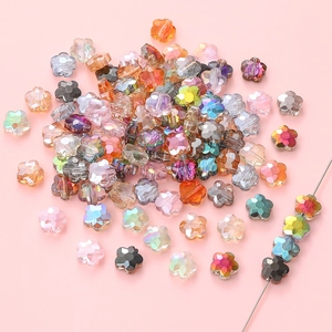 Perle a fiore in vetro colorato con taglio sfaccettato per gioielli e accessori fai da te