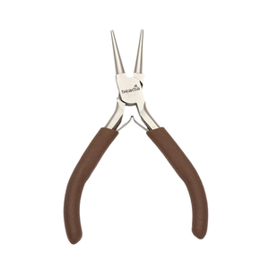 Detailopname van de rondbektang met bruin handvat voor sieraden maken en DIY-projecten
