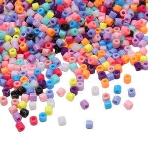 Bunte 4mm Acryl-Rohrperlen für DIY-Armband und Handyketten-Herstellung