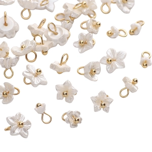 Détails des pendentifs fleurs en résine blanc nacré avec anneaux dorés pour bijoux DIY