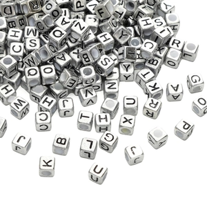 Perline alfabetiche in acrilico argentato con lettere nere per creazione gioielli DIY