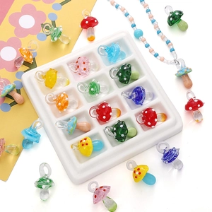 Pendentifs champignons en verre coloré faits à la main pour la création de bijoux DIY