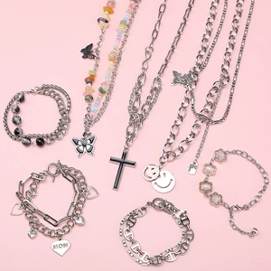 Ensemble de bijoux Y2K en acier inoxydable avec charms papillon, cœur et croix