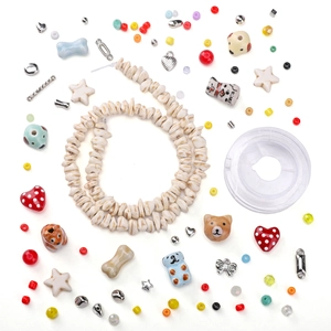 DIY kerst sieradenpakket met dieren kralen, bedeltjes en elastisch koord voor kinderen
