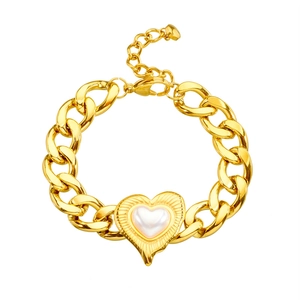 Goldenes Gliederkettenarmband mit Herzanhänger und mittig eingelassener Perle für Damen