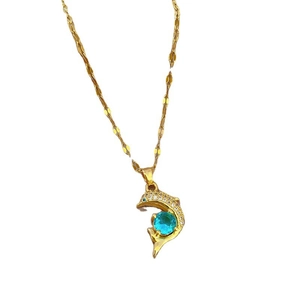 Collana delfino dorata con zircone blu e pietre bianche brillanti su catena a torsione