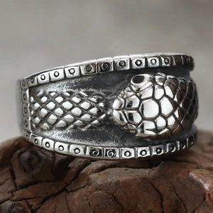 Vintage Stainless Steel Snake Ouroboros Ring For Men Punk Gothic Hip Hop Animal Scale Pattern Band Ring Men Jewelry Accessory
