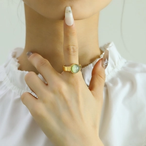 Minimalistischer 18k vergoldeter Edelstahlring mit ovalem Türkis-Katzenaugenstein-Inlay