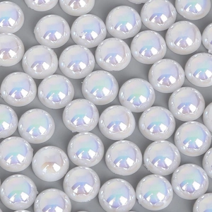 Dettaglio di mezze perle in ABS con rivestimento AB iridescente per accessori per capelli fai da te