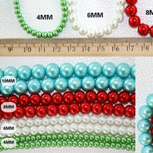 Bunte Glasperlen in verschiedenen Größen für DIY-Schmuck und handgefertigte Halsketten