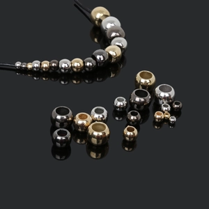 Detailansicht der CCB-Großlochperlen in Gold, Silber und Schwarz für DIY-Schmuck