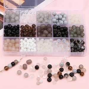 Kit perline di vetro nero bianco grigio con scatola 15 scomparti e ago per infilare