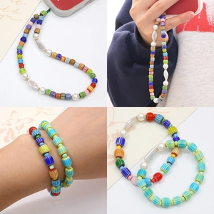 Ensemble dragonne de téléphone et bracelet en perles millefiori aux rayures colorées