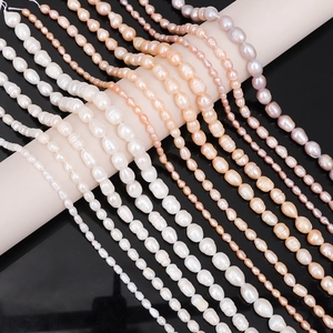 Natürliche Süßwasserperlenstränge in Weiß und Rosa für handgefertigten DIY-Schmuck