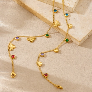 Bracelet doré en acier inoxydable avec cœurs colorés et petits pendentifs d'abeille