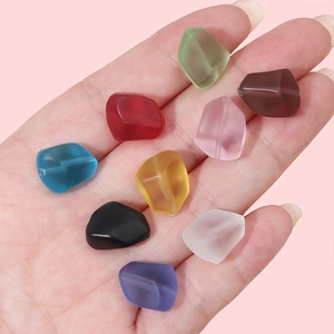 Perles en verre dépoli à facettes irrégulières en neuf couleurs pour bijoux DIY