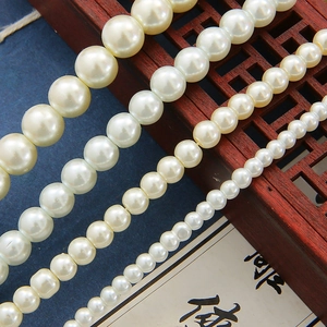 Détail de cinq tailles de perles rondes artificielles blanc crème pour bijoux DIY