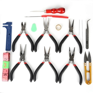 Komplettes Schmuck DIY Werkzeugset mit rot-schwarzen Zangen, Messschieber und Maßband