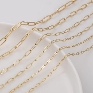 Detailansicht von fünf Größen der 14K Gold Filled Paperclip-Ketten für DIY Schmuckdesign