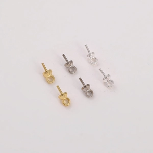 Detailansicht von 14K vergoldeten Schmuckösen in drei Metallfarben für DIY-Schmuck