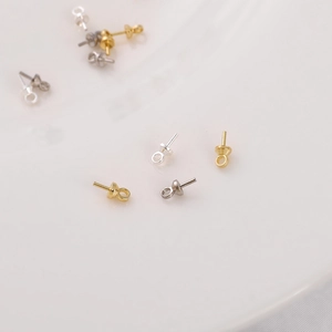 Details von 14K vergoldeten und silbernen Perlenanhänger-Ösen für DIY-Schmuckbau