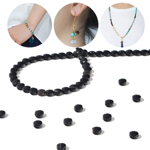 Set gioielli in pietre naturali sfaccettate con perline nere a rombo e nappe eleganti