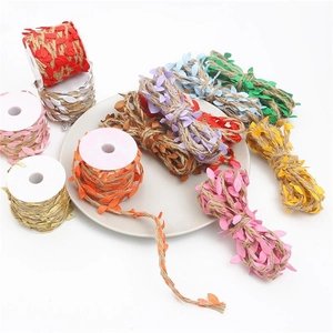 Kleurrijk kunstblad jute touw assortiment voor DIY handwerk en decoratieve projecten