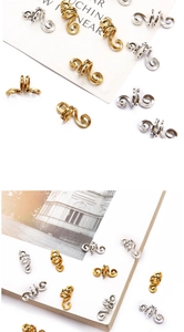 Detailansicht der Spiral-Dreadlock-Perlen in Gold und Silber mit hohlen Mustern