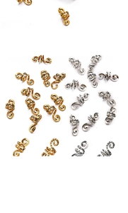 Detailansicht der Spiral-Haarringe für Zöpfe in Vintage-Gold und Silberoberflächen