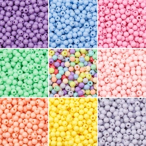 Macro-opname van kleurrijke 3mm 4mm acryl kralen voor DIY sieraden maken en handwerk