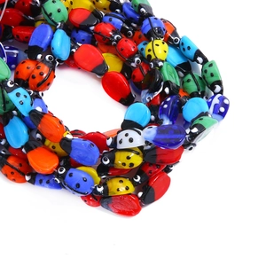 Macro di perline a forma di coccinella in vetro colorato per gioielli e bracciali fai-da-te