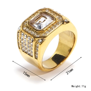 Gouden hiphop ring met groot vierkant kristal en pavé diamanten in 15 mm breedte
