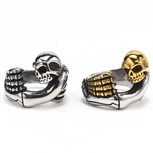 Anello teschio gotico vintage in acciaio al titanio con artigli d'osso argento e oro