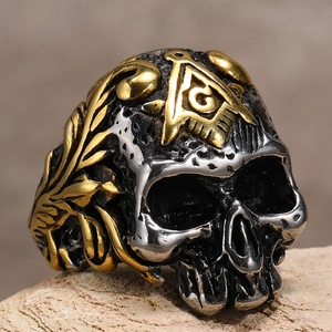 Gotischer Masonic Totenkopf Ring aus Edelstahl in Silber und Gold mit Kompass-Logo