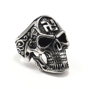 Anello teschio gotico vintage in argento con intagli floreali e simbolo sulla fronte