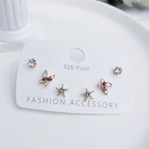 Dettaglio set 3 paia di orecchini in argento 925 con zircone, farfalla e stella marina