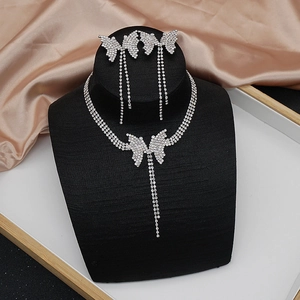 Set gioielli farfalla scintillante con collana di strass multistrato e orecchini nappa