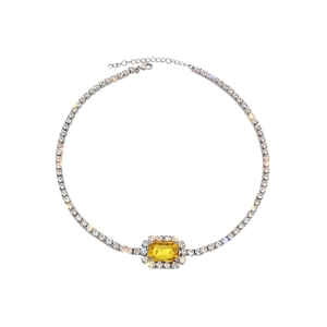Elegante collar tenis plateado con un gran colgante rectangular de piedra preciosa amarilla