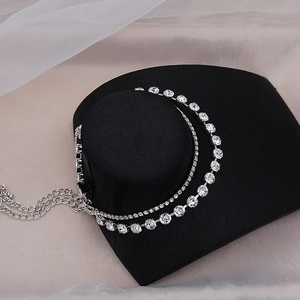 Elegante gargantilla de doble capa con diamantes de imitación en acabado plateado