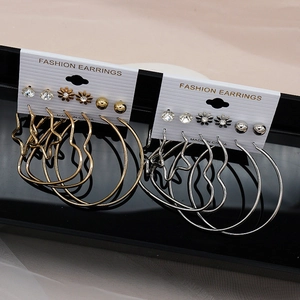 Detail of 12 pairs assorted C-shape heart hoop earrings set in gold and silver finish